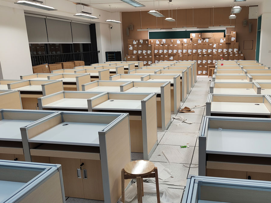 深圳市龍華區龍騰學校升降屏風語音教室