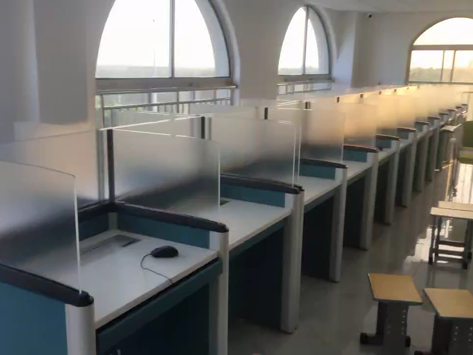 山東臨沂電力學(xué)校升降屏風(fēng)語音教室考場(chǎng)