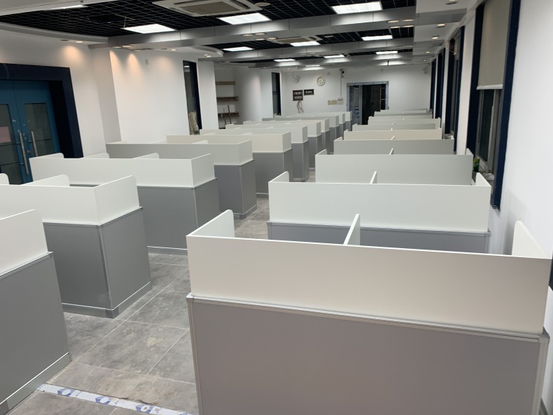 廣州市電子信息學校升降屏風語音教室