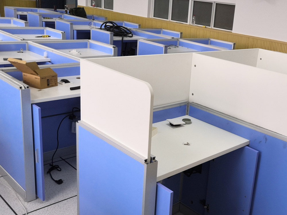 上海市新農學校升降屏風語音聽說標準化考場