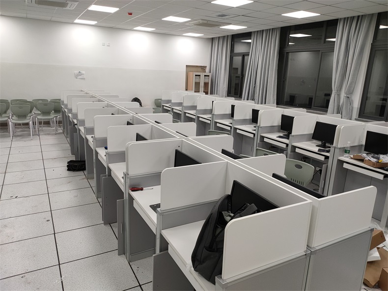 清華大學附中福州學校聽說測試標準化考場